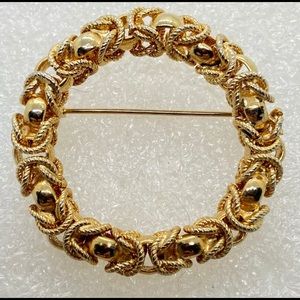 Vintage WOVEN Ball WREATH BROOCH Pin Gold Tone Pin